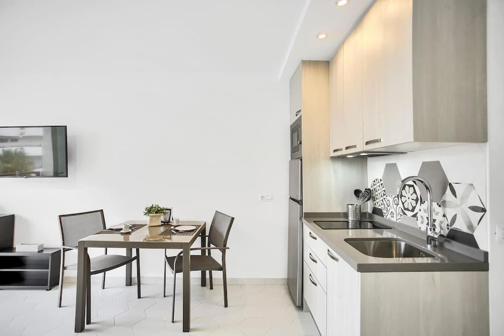Alexander Apartment Playa De Las Americas Екстер'єр фото